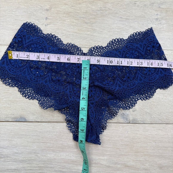 Victoria’s Secret Lace Women's Intimates in Navy - Picture 3 of 4